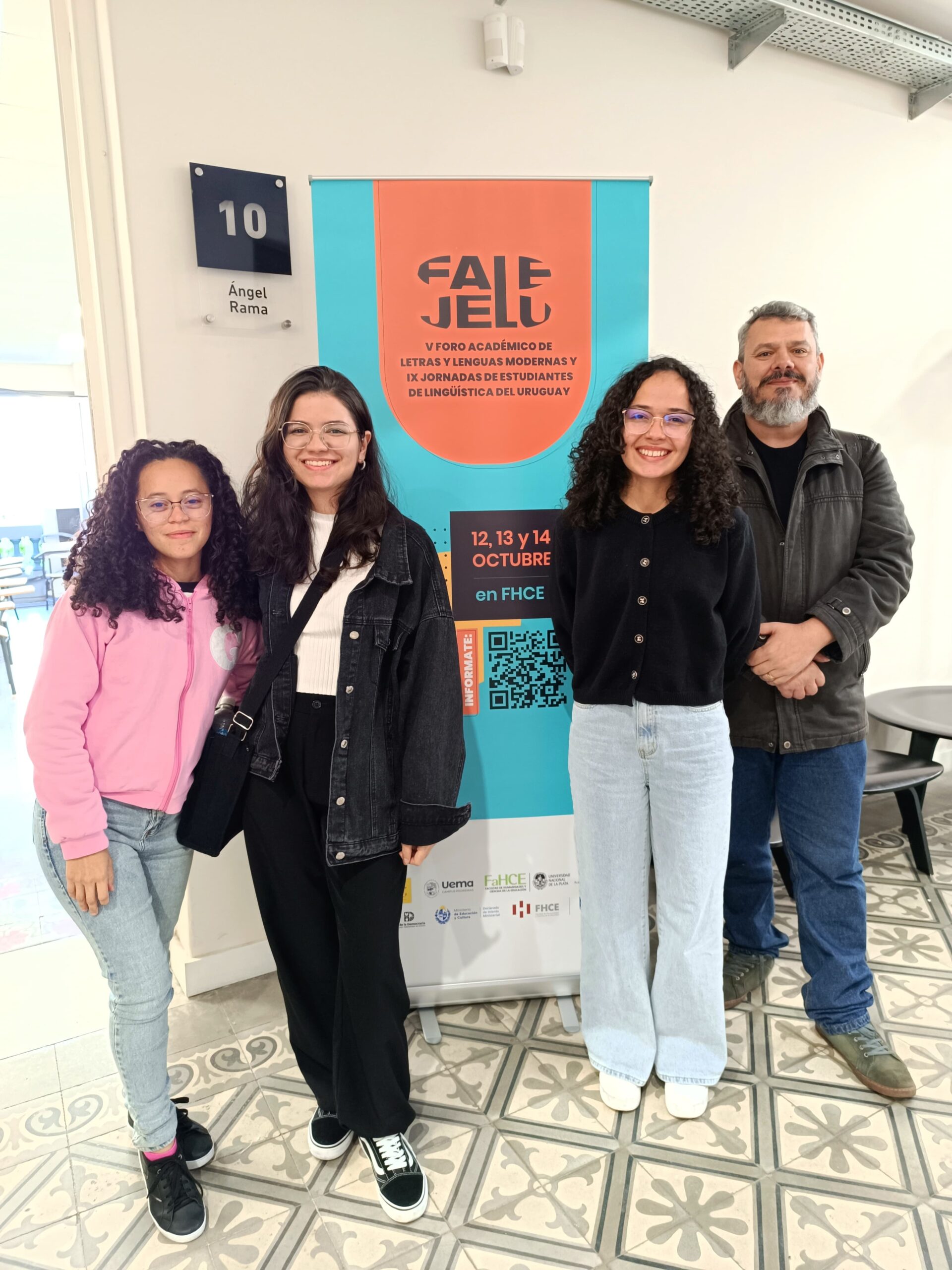 Professor e egressas do curso de Letras do Campus Pedreiras participam de evento internacional no Uruguai