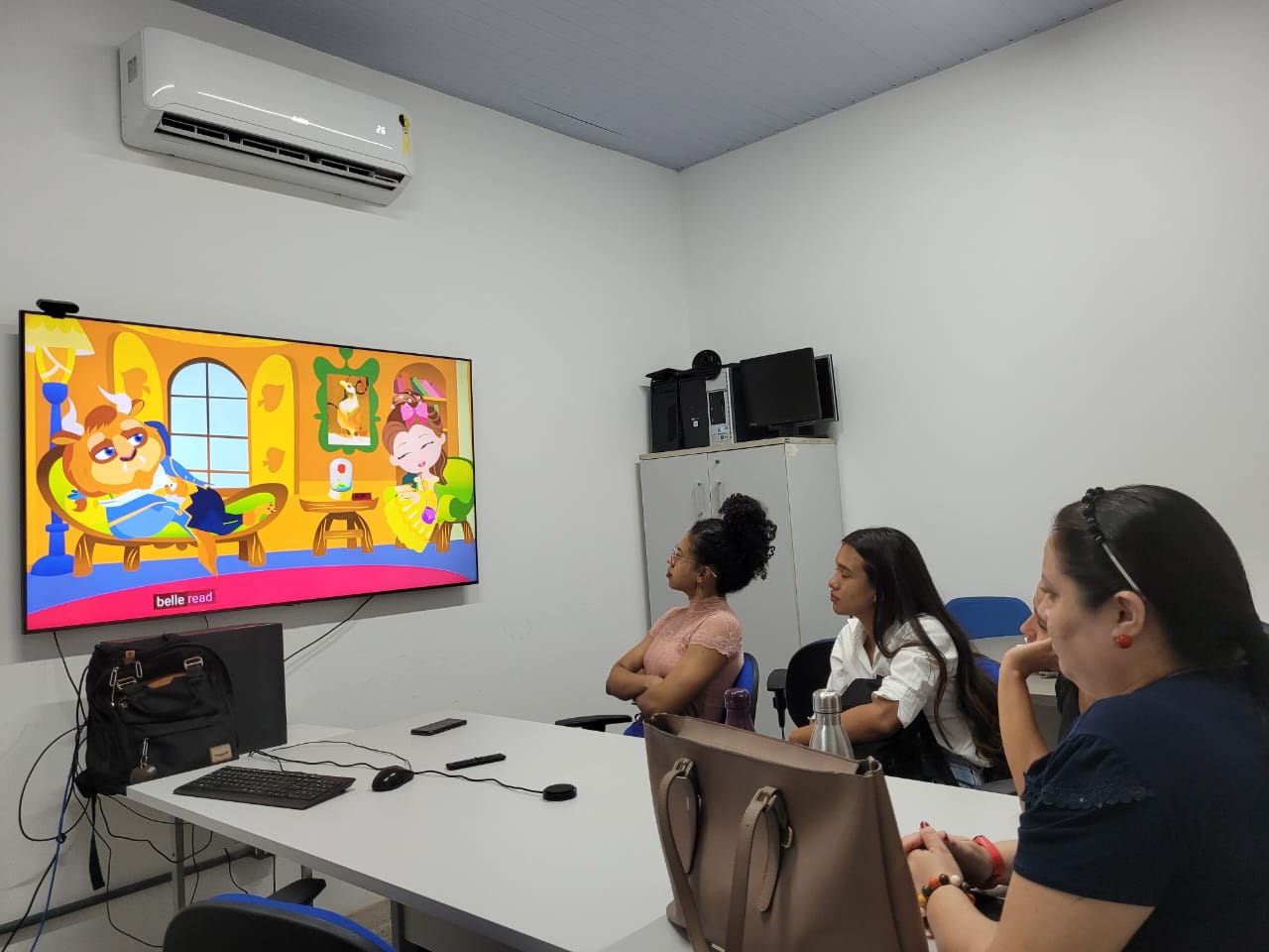 SRI e EducationUSA lançam programa de conversação English Club