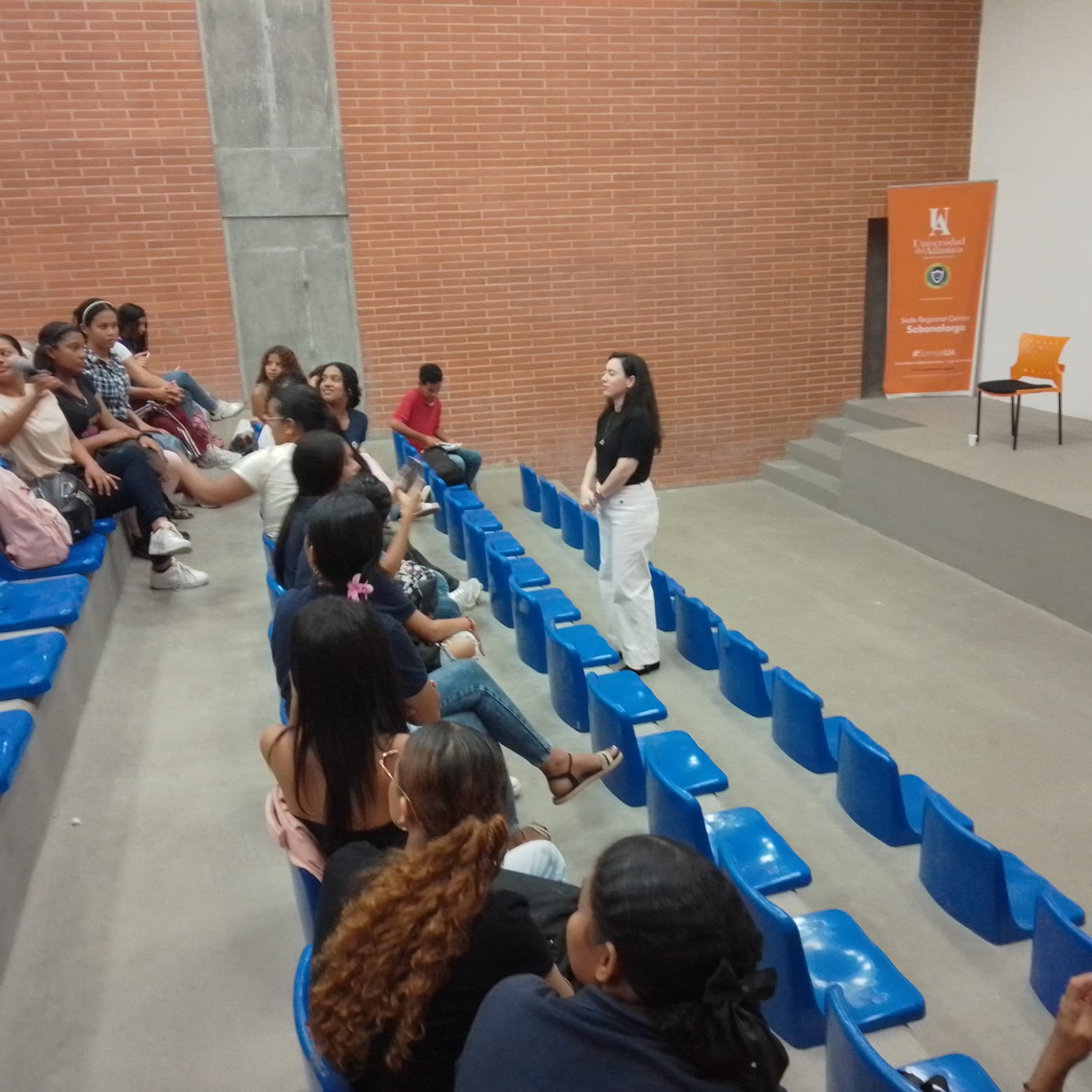 UEMA fortalece parcerias internacionais em evento na Colômbia